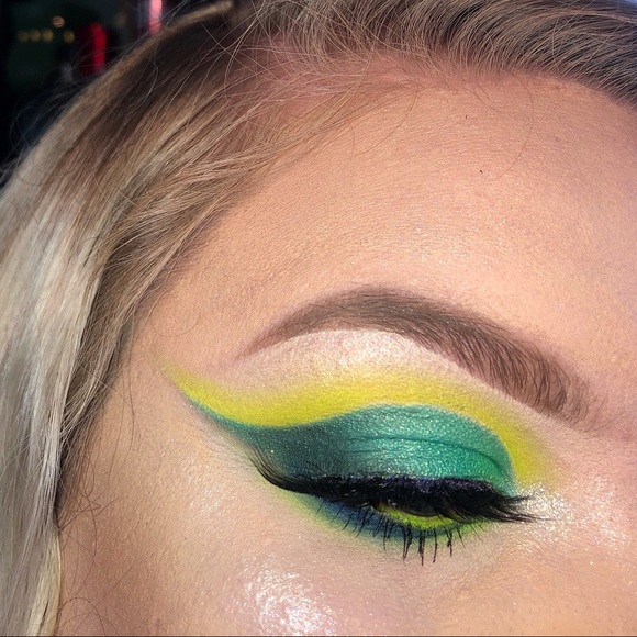 Meet your Posher, Savannah Monroe - Picture 3 of 6